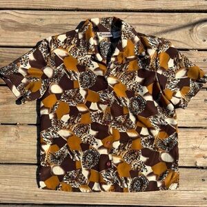 ⭐️3/$12⭐️Vintage women’s Brown and Tan Patterned Shirt